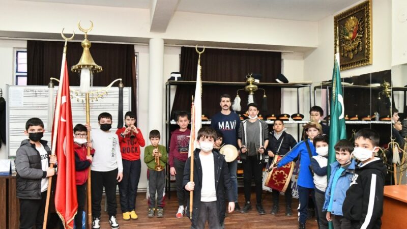 Mustafakemalpaşa’nın çocuk mehteranları Mustafakemalpaşa Belediyesi, Türk kültürünün önemli değerlerinden olan dünyanın en eski