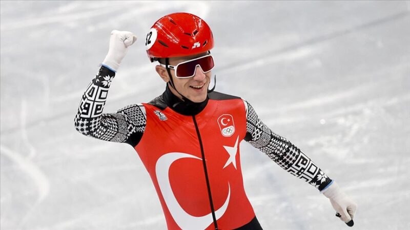 Çin'in başkenti Pekin'de düzenlenen 2022 Kış Olimpiyatları'nda erkekler 1000 metre