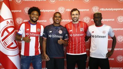 Antalyaspor’dan 4 yeni transfer için imza töreni