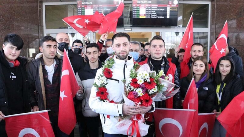 Türkiye'ye Kış Olimpiyatları'nda ilkleri yaşatan milli sporcu Fatih Arda İpcioğlu,