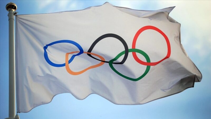 Uluslararası Olimpiyat Komitesi (IOC), uluslararası spor federasyonlarına, Rus ve Belaruslu