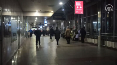 Kiev’de halk metro istasyonlarına sığındı