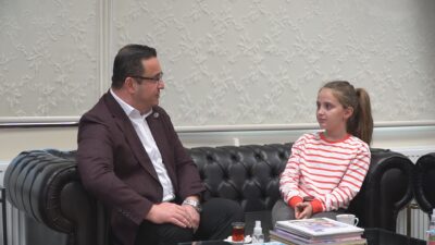 10 yaşındaki Yağmur, altyapı çalışmalarına dikkat çekti