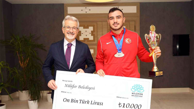 Adil Mısırcı Avrupa’dan madalya ile döndü Adil Mısırcı Avrupa’dan madalya ile döndü