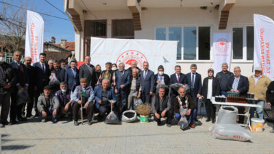 Keles’te çiftçilere çörek otu tohumu dağıtıldı