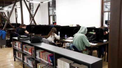 İnegöl Belediyesi, Kütüphaneler Haftası kapsamında bugün ilçe protokolünün de katıldığı