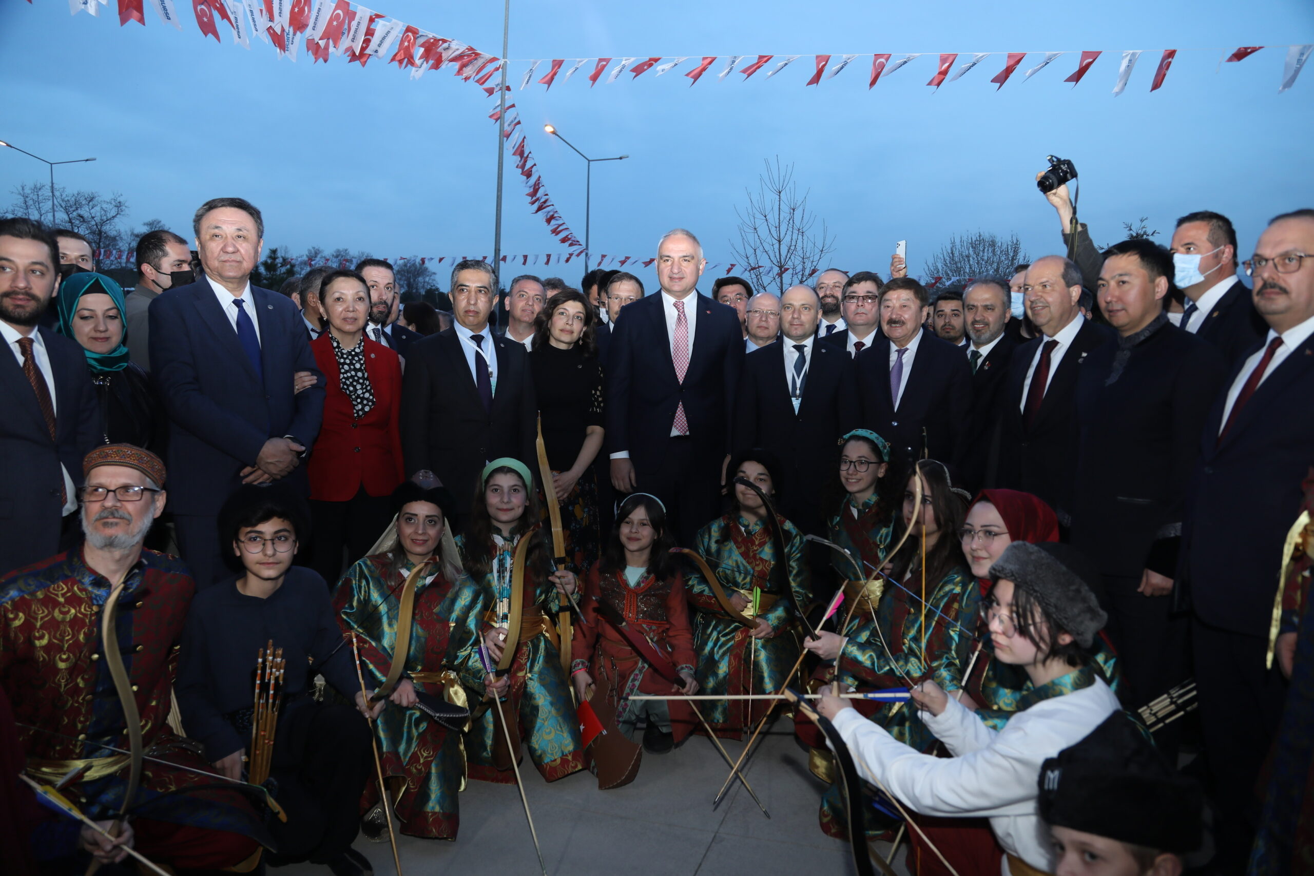 Türk dünyasının sesi Bursa semalarından yükseldi 11 31351 MTYyNDRhNj 17 scaled