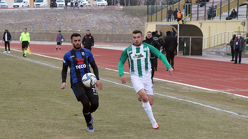 TFF 2. Lig Beyaz Grup'taki Bursa ekibi Karacabey Belediyespor, deplasmanda