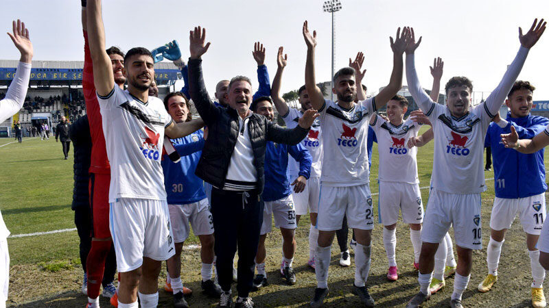 Karacabey fırtınası! 2. Lig’in en formda takımı Hedefini play-off olarak belirleyen Karacabey Belediyespor, 2. Lig'de fırtına gibi