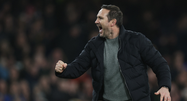 Lampard, gole sevinirken elini kırdı Lampard, gole sevinirken elini kırdı