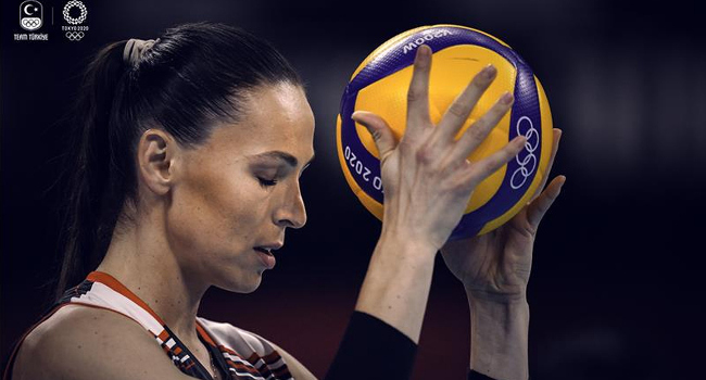 A Milli Kadın Voleybol Takımı ile Fenerbahçe Opet'in kaptanı Eda