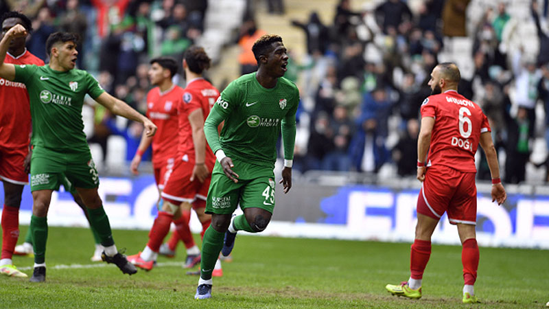 Bursaspor’un iki yeni transferi göze girdi