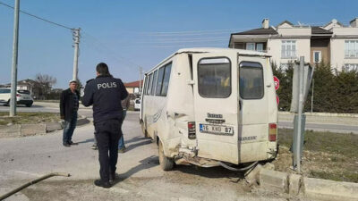 Bursa’da öğrenci servisi ile minibüs çarpıştı: 4 yaralı