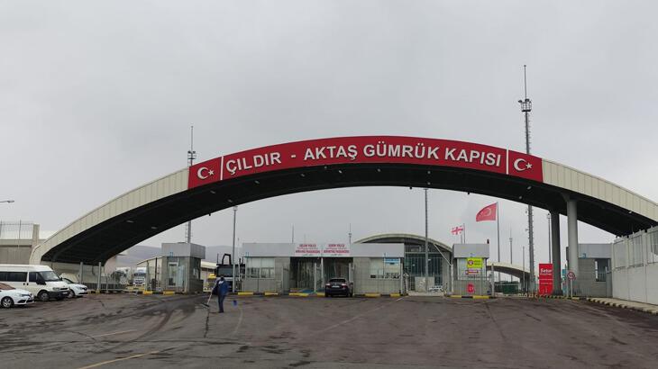 Gürcistan, sınır kapılarının yolcu trafiğine açılışını askıya aldı