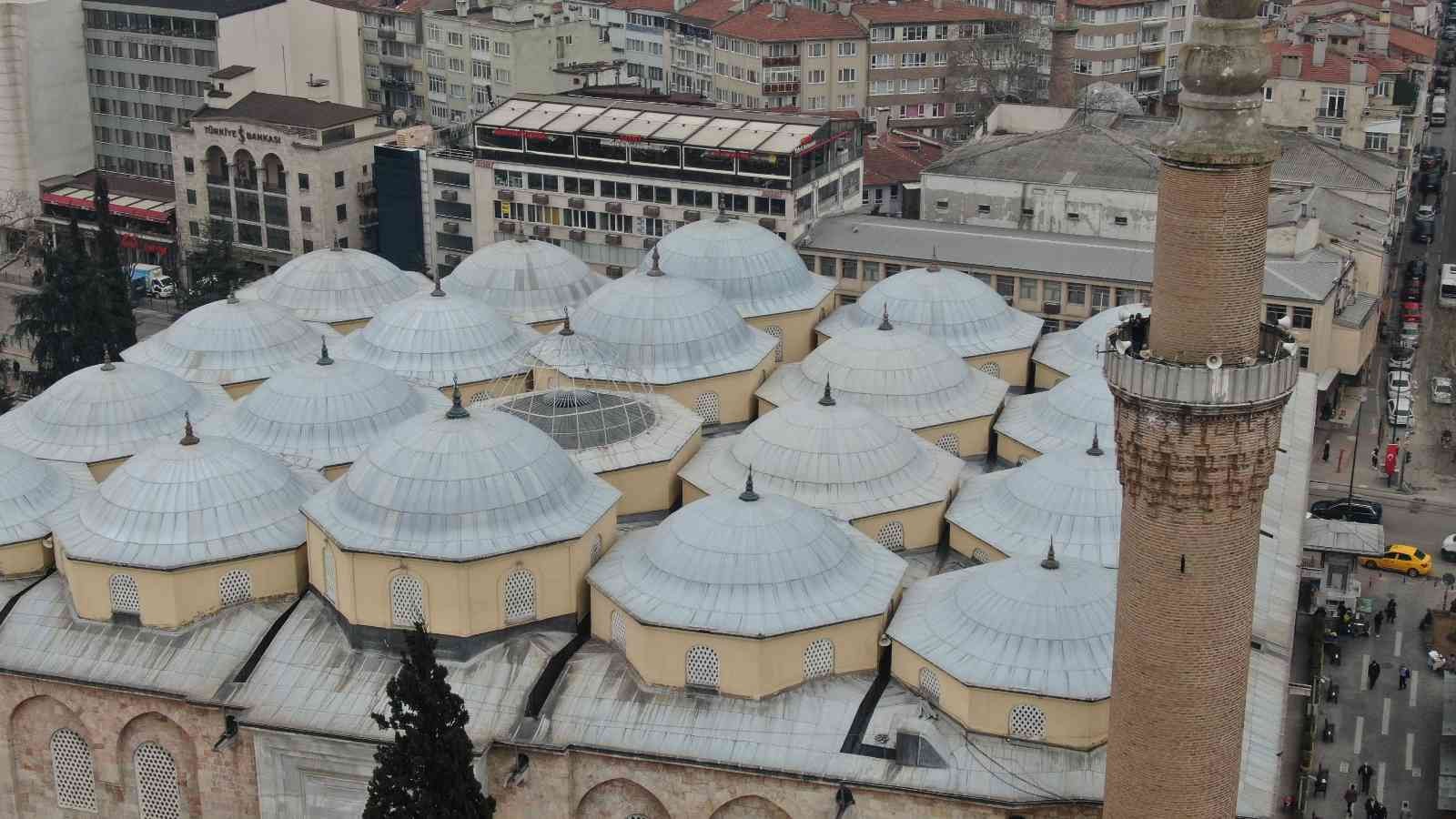Ulucami’nin ‘ramazan gerdanlığı’ asıldı