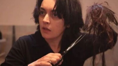 Ezgi Mola senaryodan çok etkilendi! Saçlarını kesti