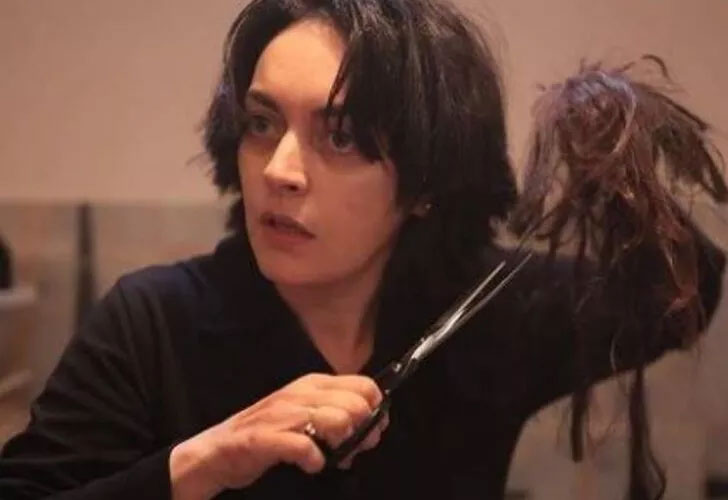 Ezgi Mola senaryodan çok etkilendi! Saçlarını kesti