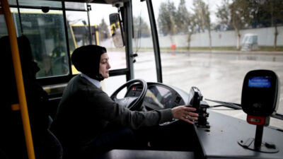 Bursa’nın kadın otobüs şoförü erkeklere taş çıkartıyor