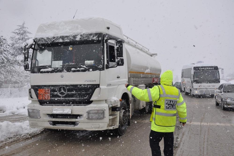 TIR ve kamyonların Bursa’dan İstanbul’a geçişine izin yok