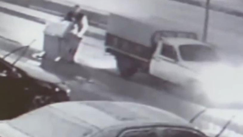 Bursa’da çöp konteynerini böyle çaldı