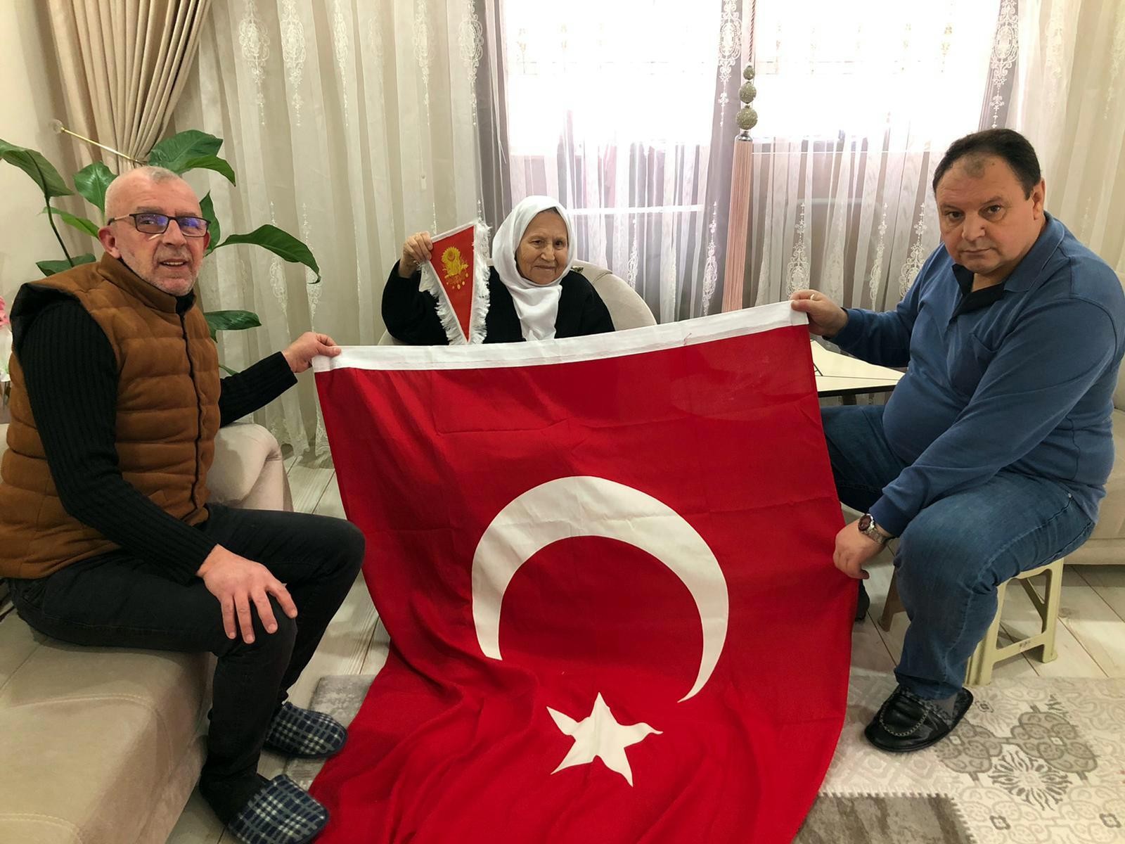 Çanakkale kahramanı Müstecip Onbaşı’nın kızı konuştu Çanakkale kahramanı Müstecip Onbaşı’nın kızı konuştu