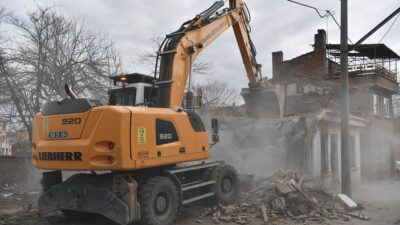 Tayakadın metruk binalardan temizleniyor