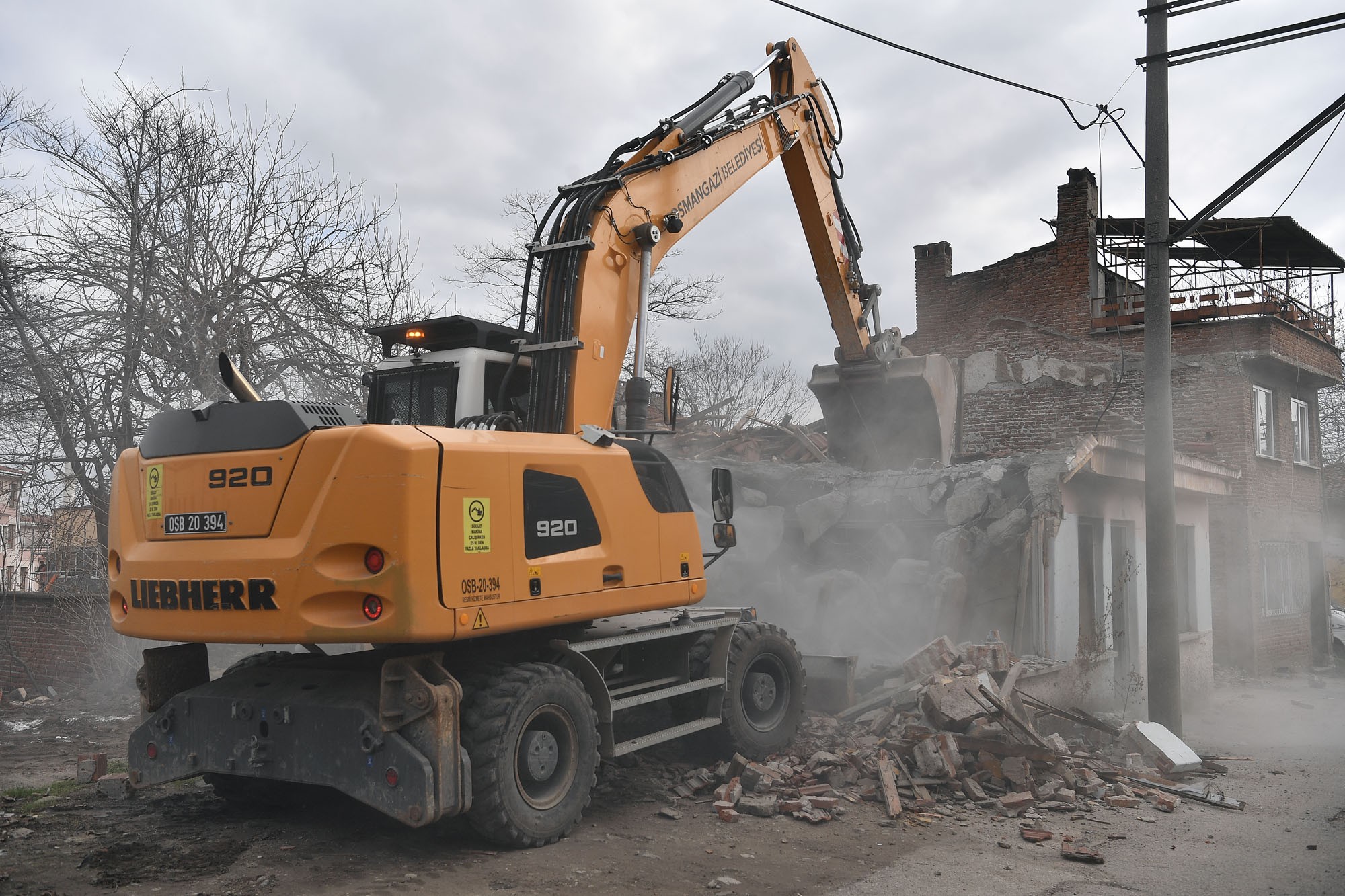 Tayakadın metruk binalardan temizleniyor