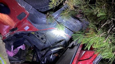 Bursa’da mermer yüklü tır takla attı