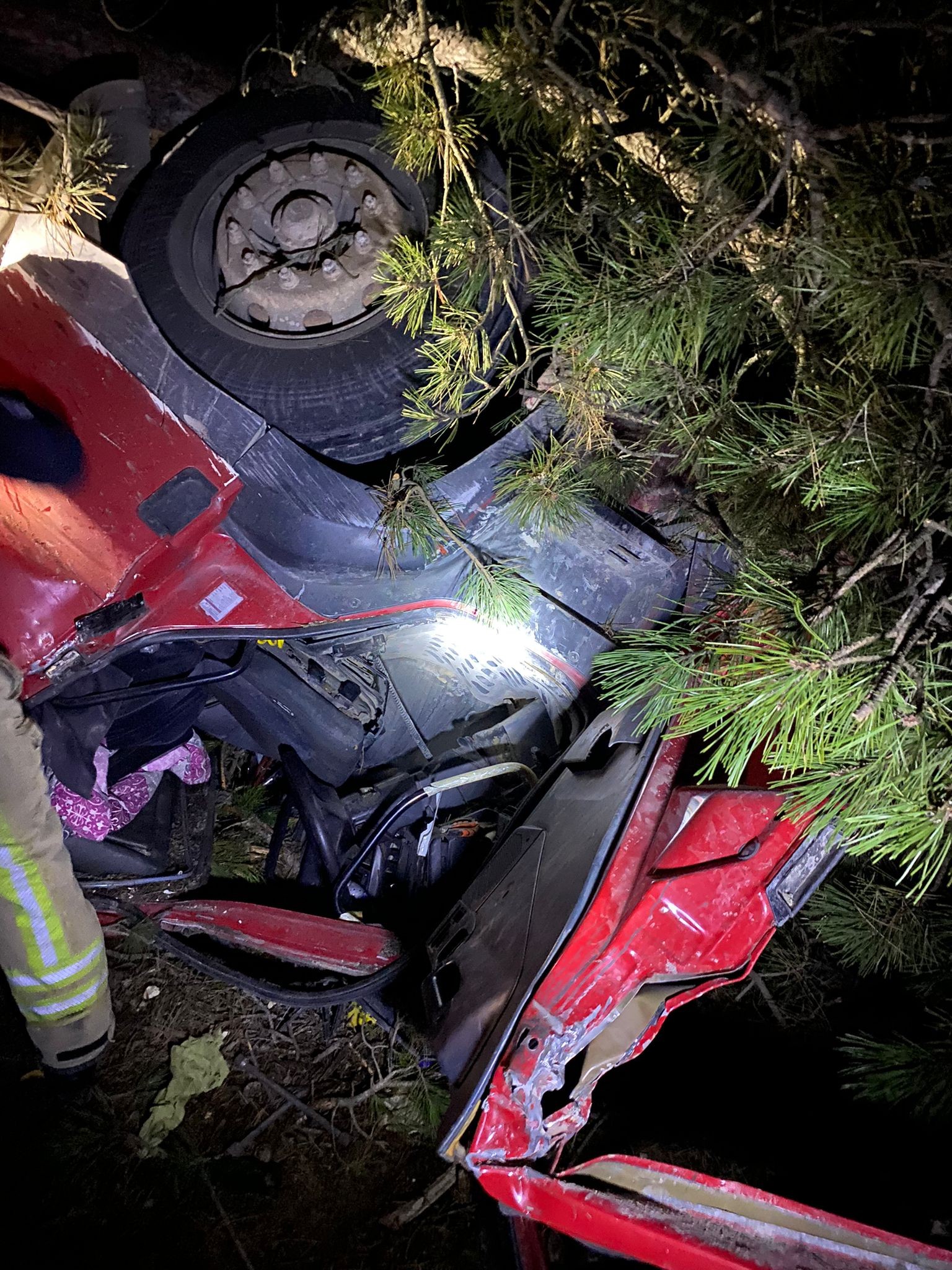 Bursa’da mermer yüklü tır takla attı