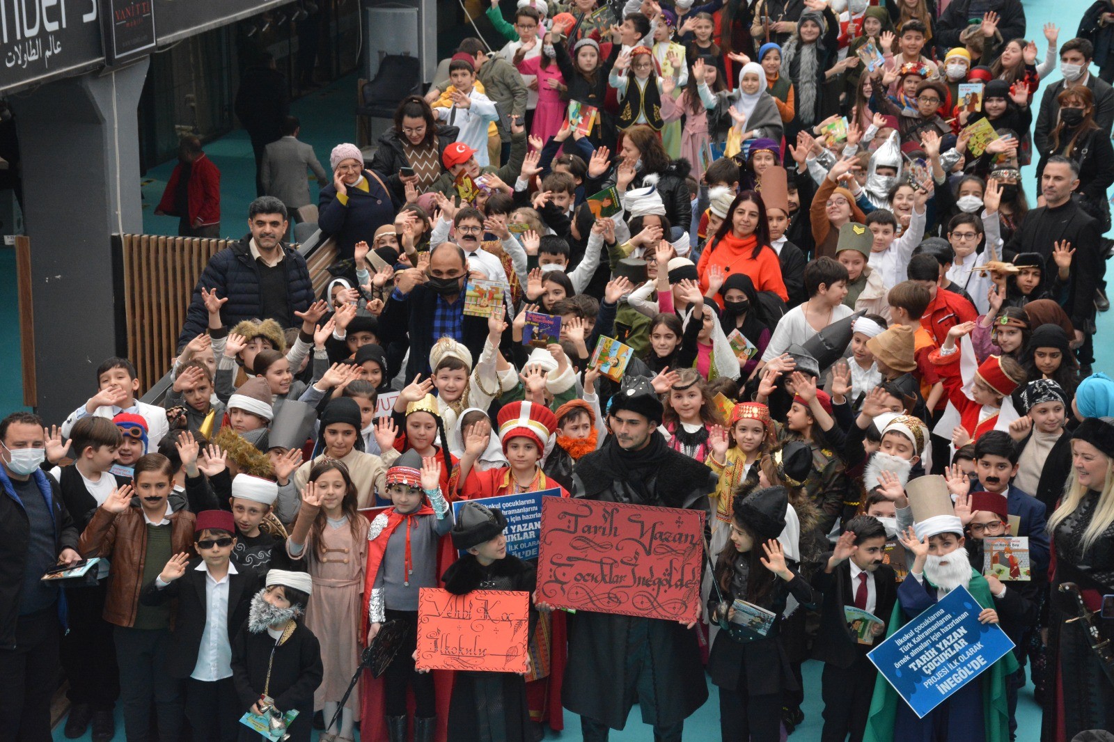 ‘Tarih Yazan Çocuklar İnegöl’de projesine iş adamlarından destek