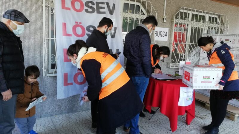 LÖSEV kanser ile mücadele eden ailelerini 12 ay boyunca taze