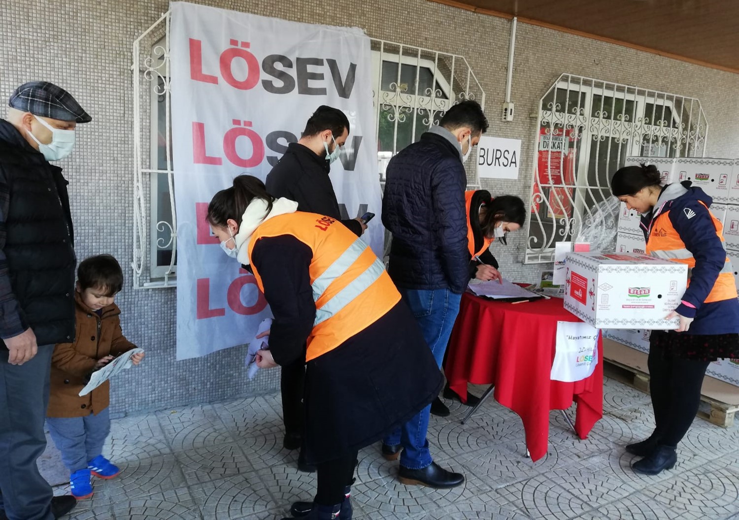 LÖSEV Mutlu Et Paketleri ile mutluluk paylaştıkça çoğalıyor