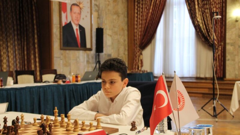Bursa Büyükşehir Belediyesporlu satranççı Ediz Gürel TBMM Kupası’nda ikinci oldu