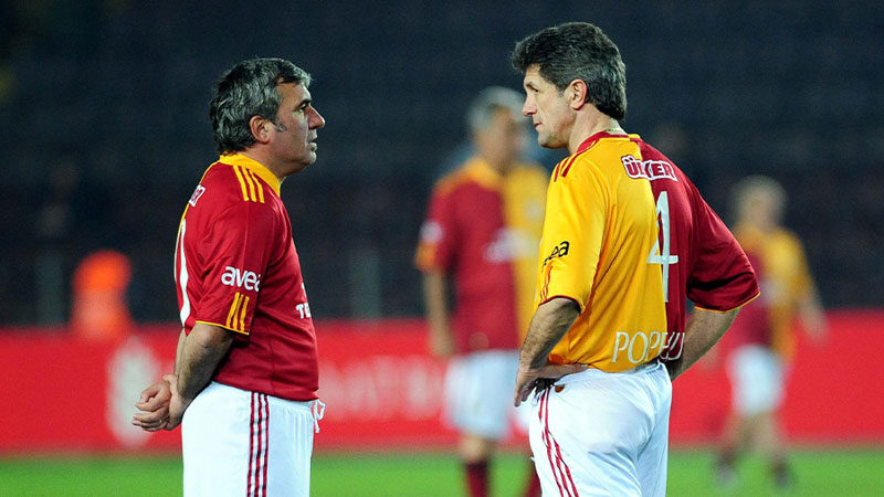 Hagi ve Popescu, Barcelona maçına geliyor Galatasaray'ın efsane Rumen futbolcuları Gheorghe Hagi ve Gheorghe Popescu, Nef'in