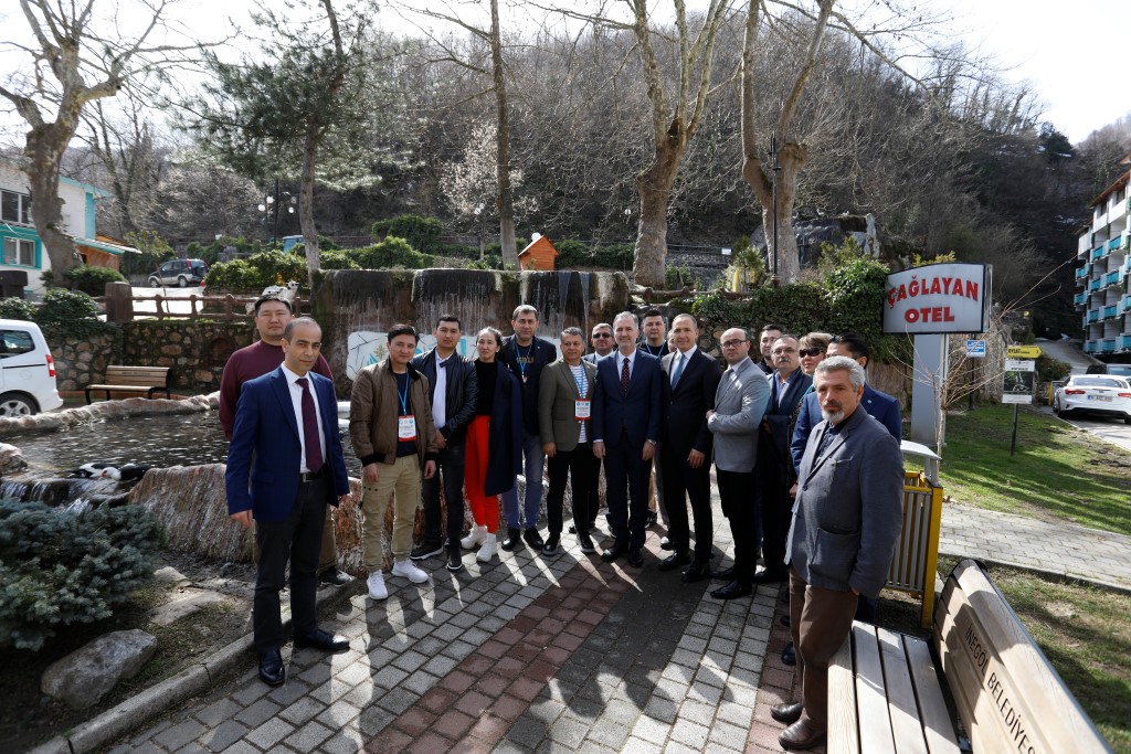 Başkan Taban, Kazakistanlı gazetecileri Oylat’ta ağırladı