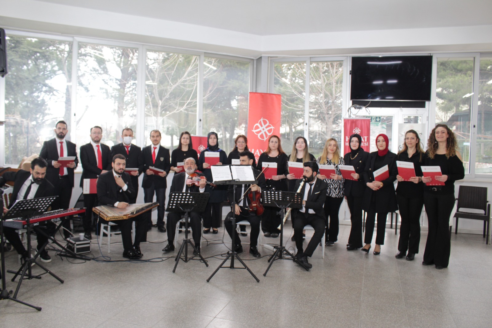 ‘Kimi duygulandı kimi eğlendi’ Sağlık çalışanları bu kez de kulaklara hitap etti