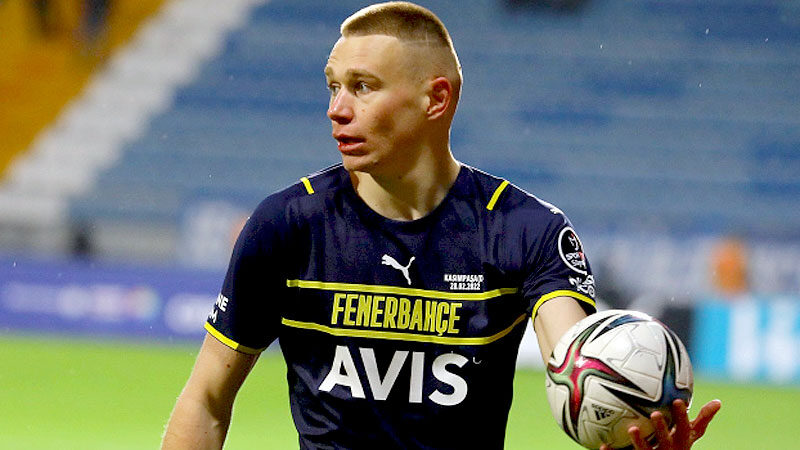 Fenerbahçe'nin Macar savunma oyuncusu Attila Szalai, basın mensuplarına açıklamalarda bulundu.