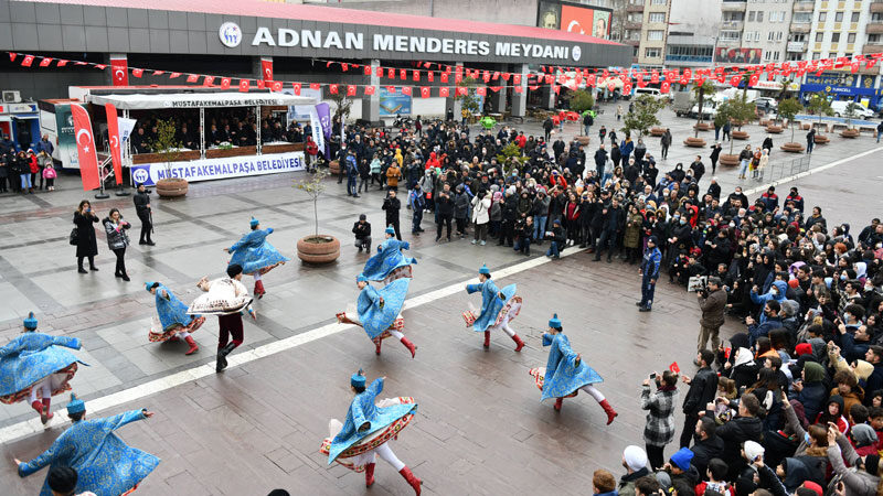 Bursa’nın 2022 Türk Dünyası Kültür Başkenti Bayramı kutlamaları, Mustafakemalpaşa’da coşkuyla