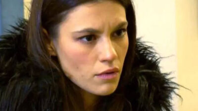 Yüsra Geyik tarzıyla dikkat çekti