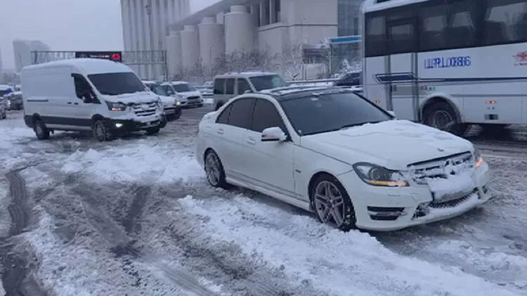 Kar fırtınası! Aşırı rüzgar nedeniyle Unkapanı Köprüsü kapatıldı