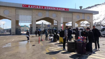 İranlı turistler Van’a akın etmeye başladı