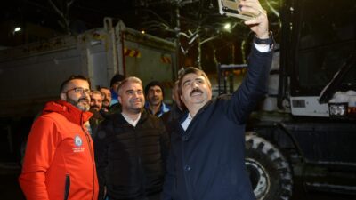 Başkan Yılmaz’dan ‘tatlı’ kar mesaisi