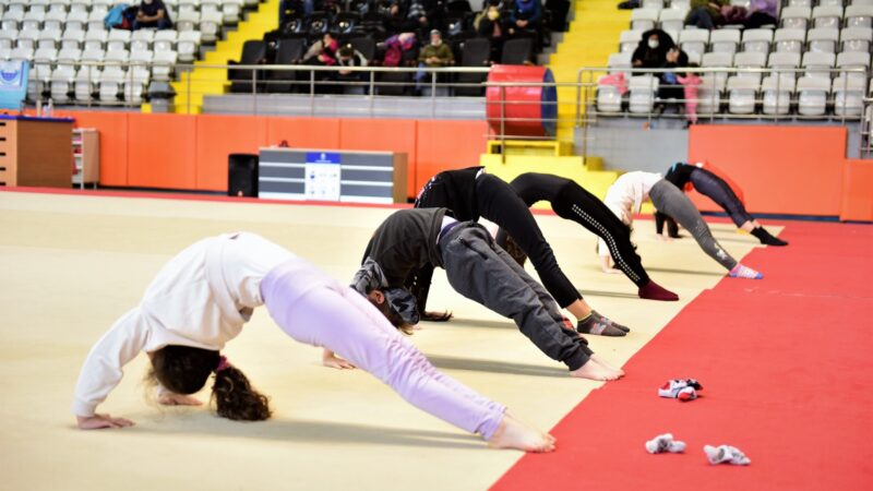 Yıldırım Belediyesi Naim Süleymanoğlu Spor Kompleksi'nde haftanın 6 günü 3-9