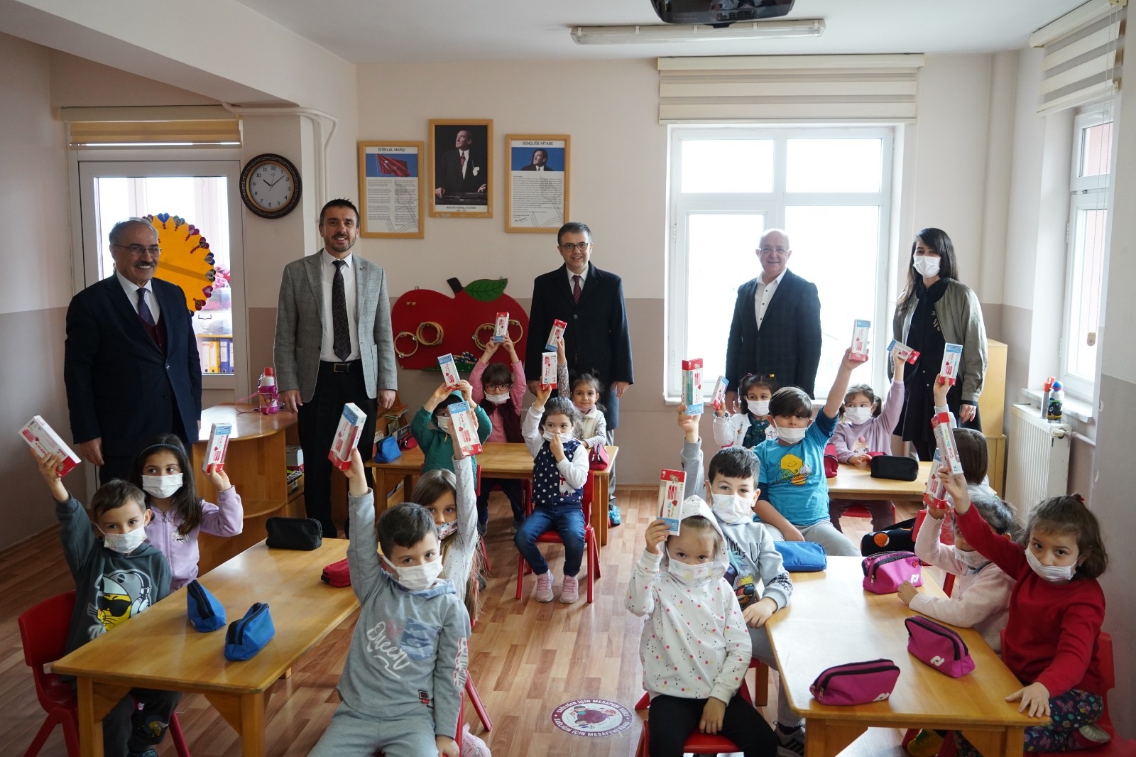 Kestel Belediyesi’nden minik öğrencilere diş bakım seti