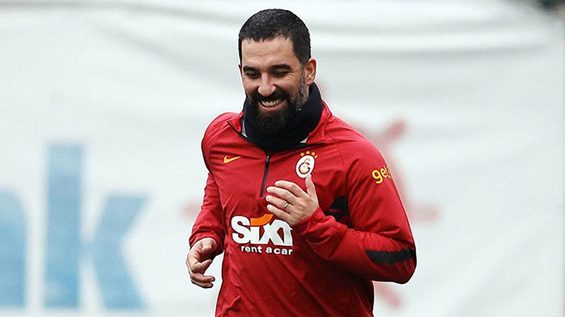 Galatasaray'da teknik direktör Domenec Torrent, Arda Turan'ı kadroda düşünmüyor.