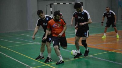 Basın çalışanları futsal ile stres atıyor