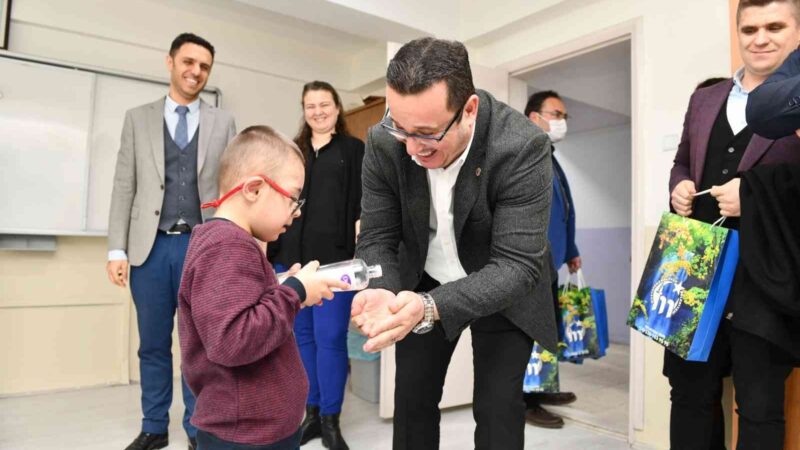 Başkan Kanar’dan gönülleri ısıtan ziyaret Mustafakemalpaşa Belediye Başkanı Mehmet Kanar, İbn-i Sina Özel Eğitim Mesleki