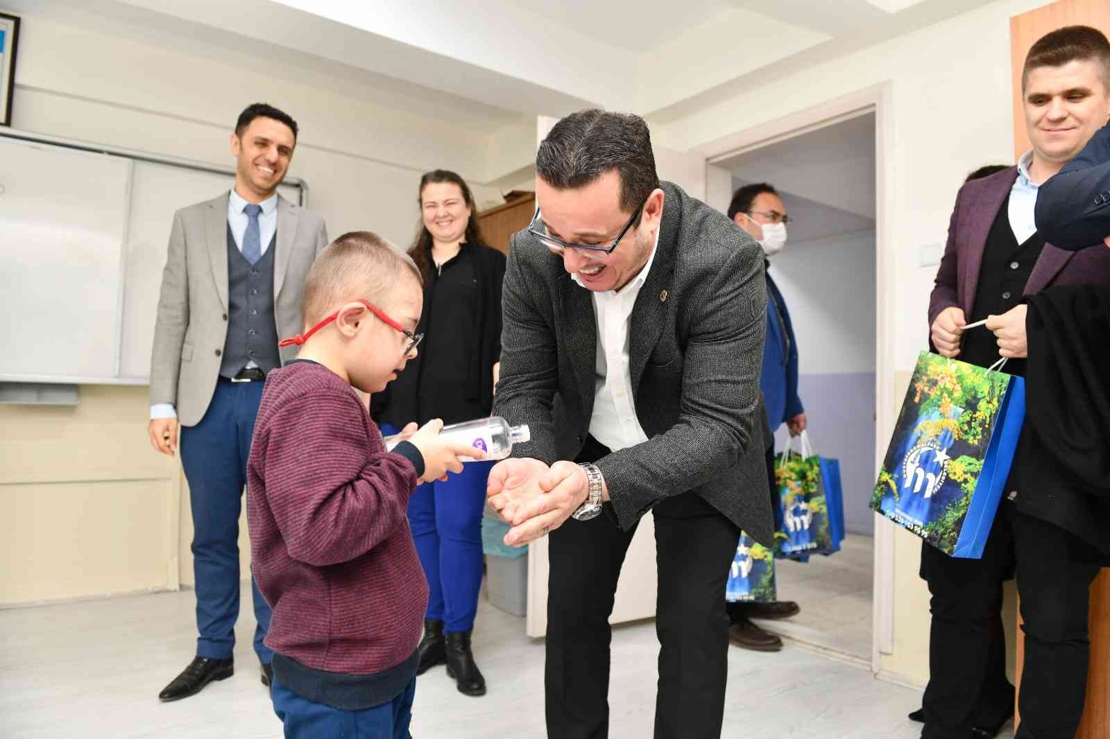 Başkan Kanar’dan gönülleri ısıtan ziyaret Başkan Kanar’dan gönülleri ısıtan ziyaret