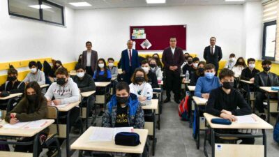 Mustafakemalpaşa Belediyesi’nden sınava hazırlanan öğrencilere destek