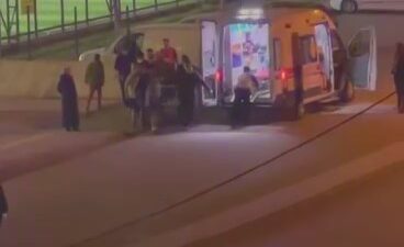 Bursa’da halı sahada maç oynayan bir kişi aniden fenalaştı
